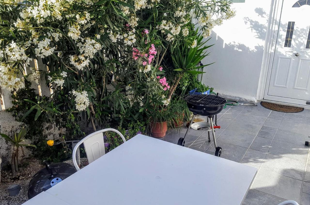 Pleasure Seaside Rooms Perissa  Bagian luar foto