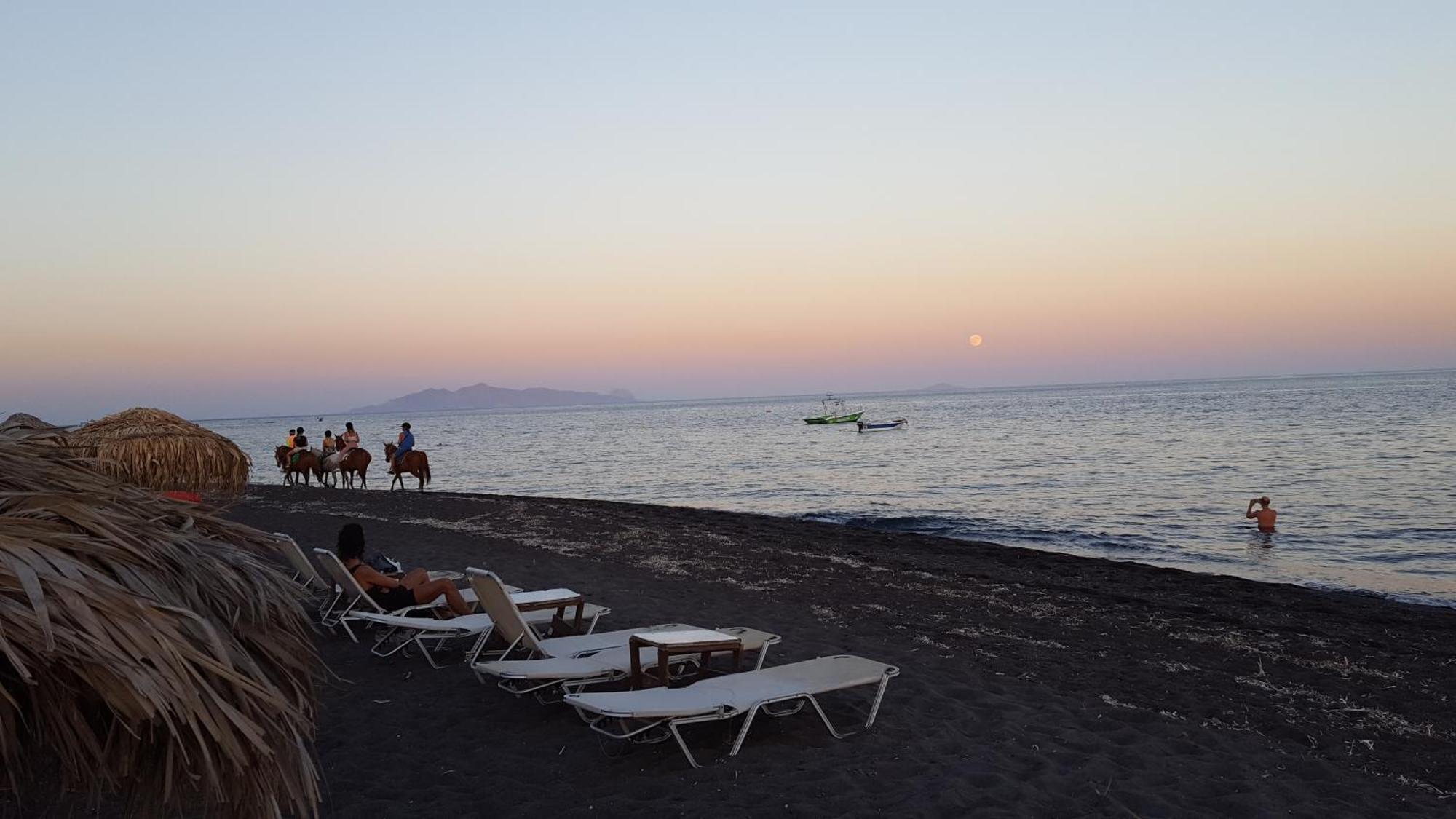 Pleasure Seaside Rooms Perissa  Bagian luar foto