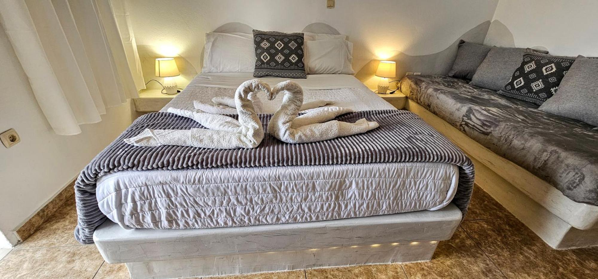 Pleasure Seaside Rooms Perissa  Bagian luar foto