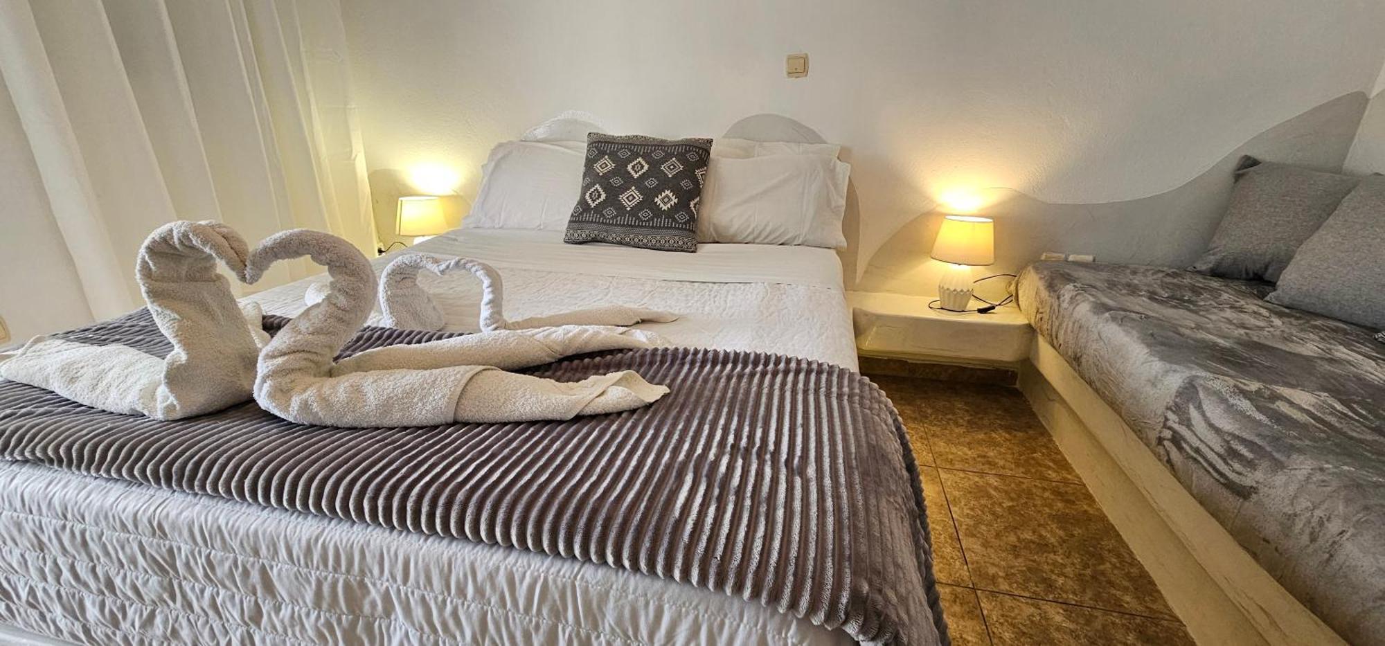 Pleasure Seaside Rooms Perissa  Bagian luar foto