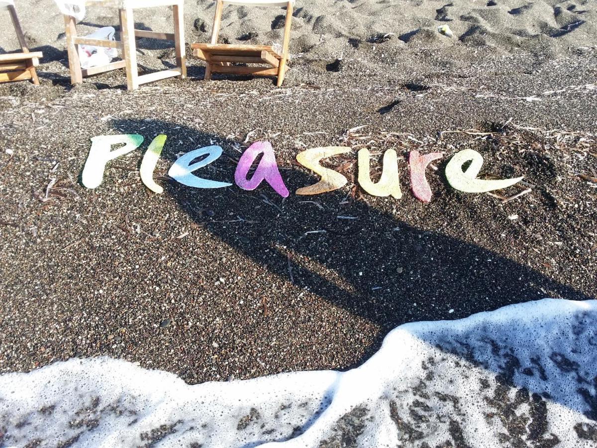 Pleasure Seaside Rooms Perissa  Bagian luar foto